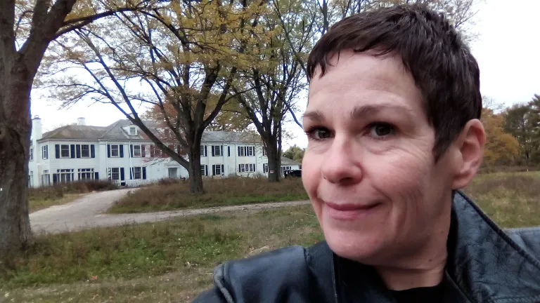 Kristie Ranieri selfi kummitusliku maja juures