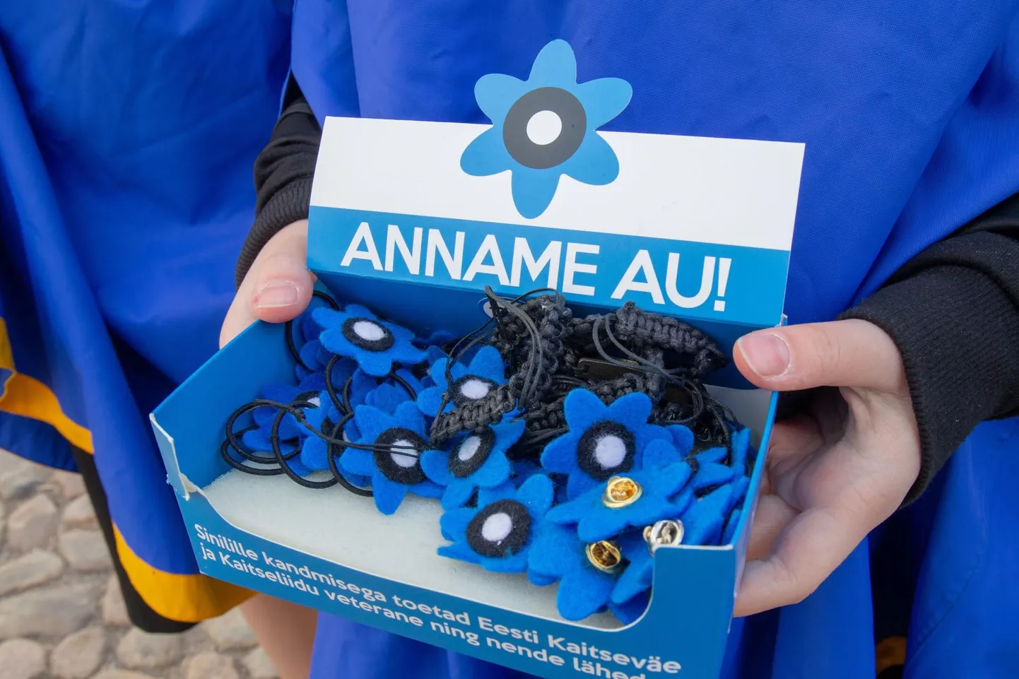"Anname au" sinilillemärgid.