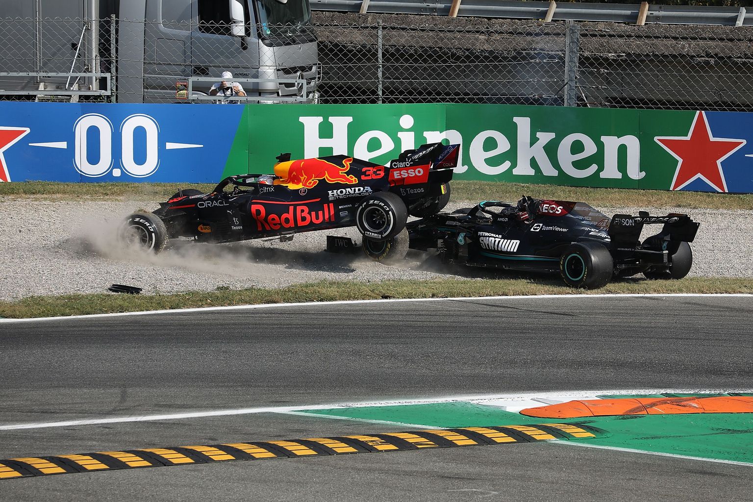 Max Verstappeni (Red Bull) ja Lewis Hamiltoni (Mercedes) avarii Itaalia GP-l