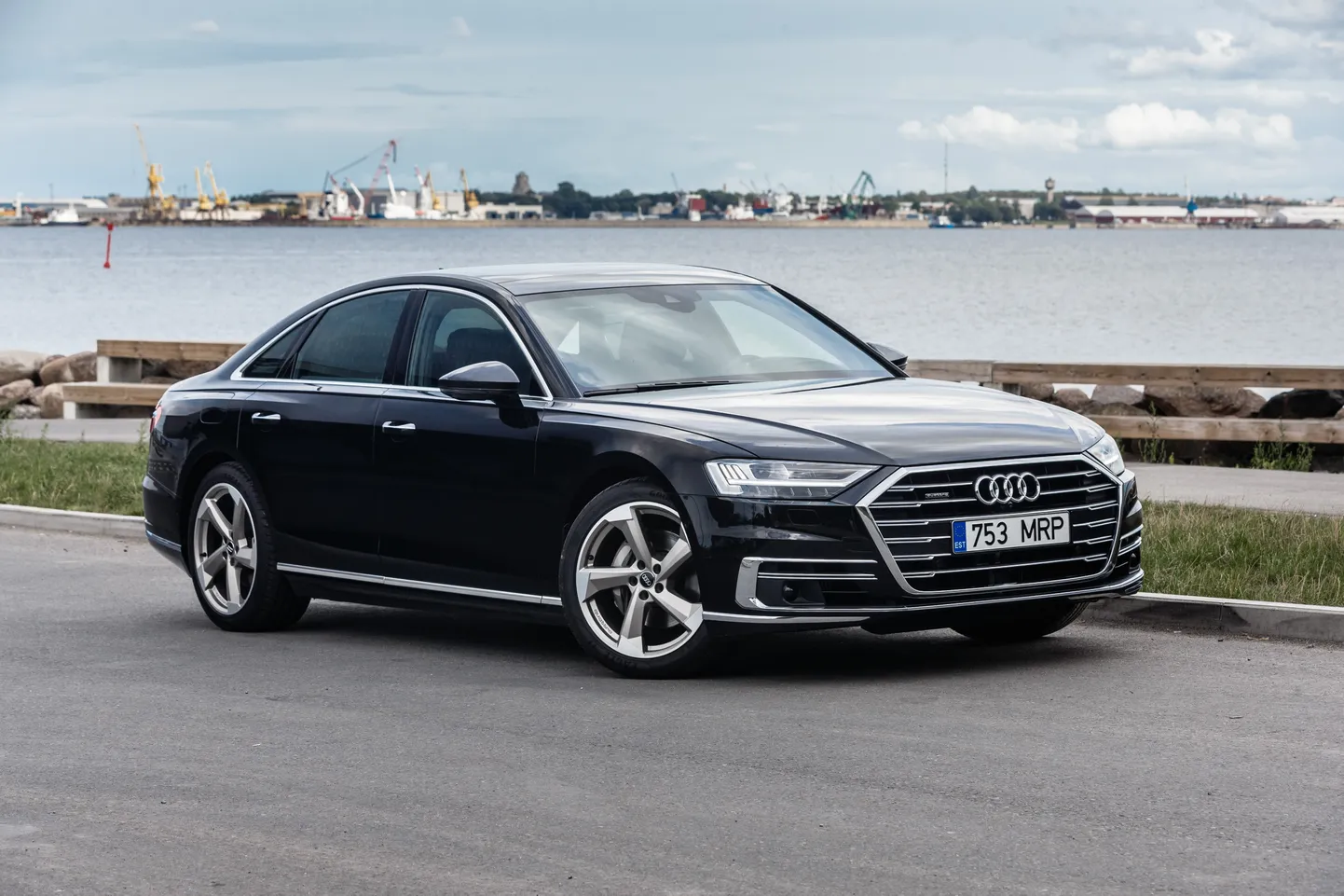 Audi A8. Иллюстративное фото.