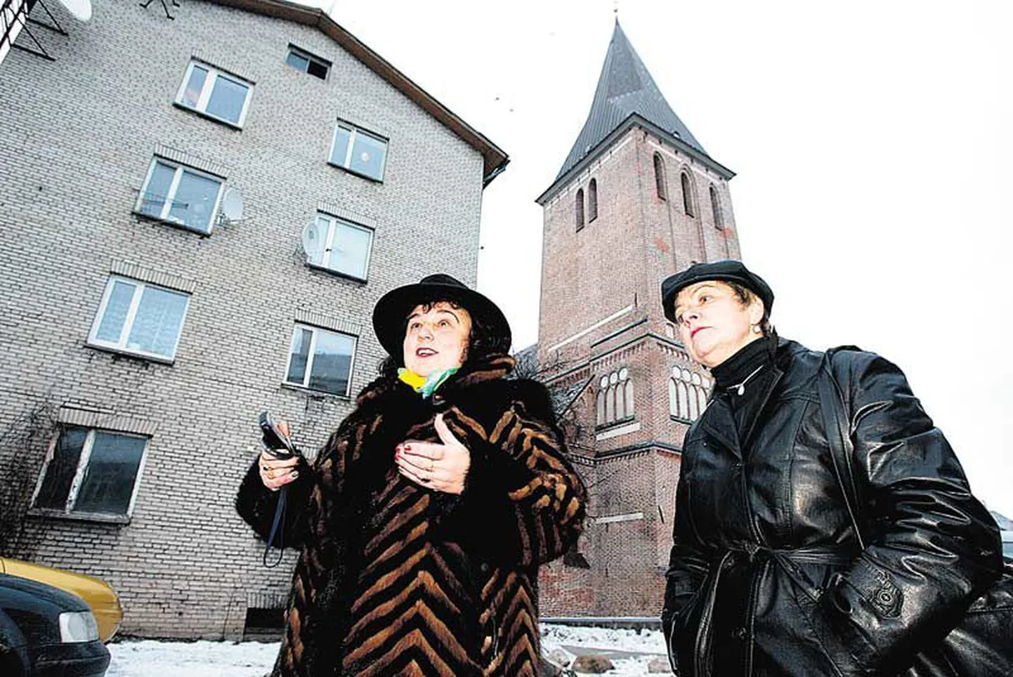 Lutsu 16 korteriühistu esinaine Mare Laur ja maja põliselanik Svetlana Passel loodavad, et parimal juhul järgmise aasta suvel saab viiekümneaastane hrutovka sellise väljanägemise, mis sobiks naabruses kõrguva Jaani kirikuga.