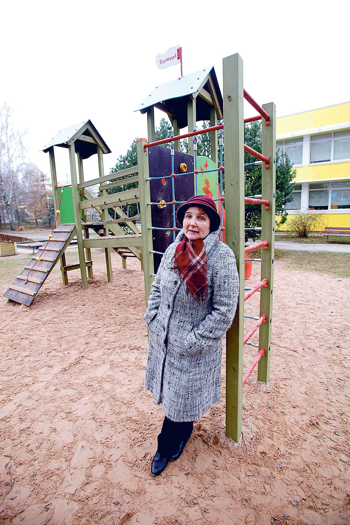 Tartu lasteaia Krõll õpetaja Piret Uluots ütles, et oleks aus, kui kõrgharidusega lasteaiaõpetaja teeniks tuleval aastal sama palju kui kooli noorempedagoog ehk 715 eurot kuus.