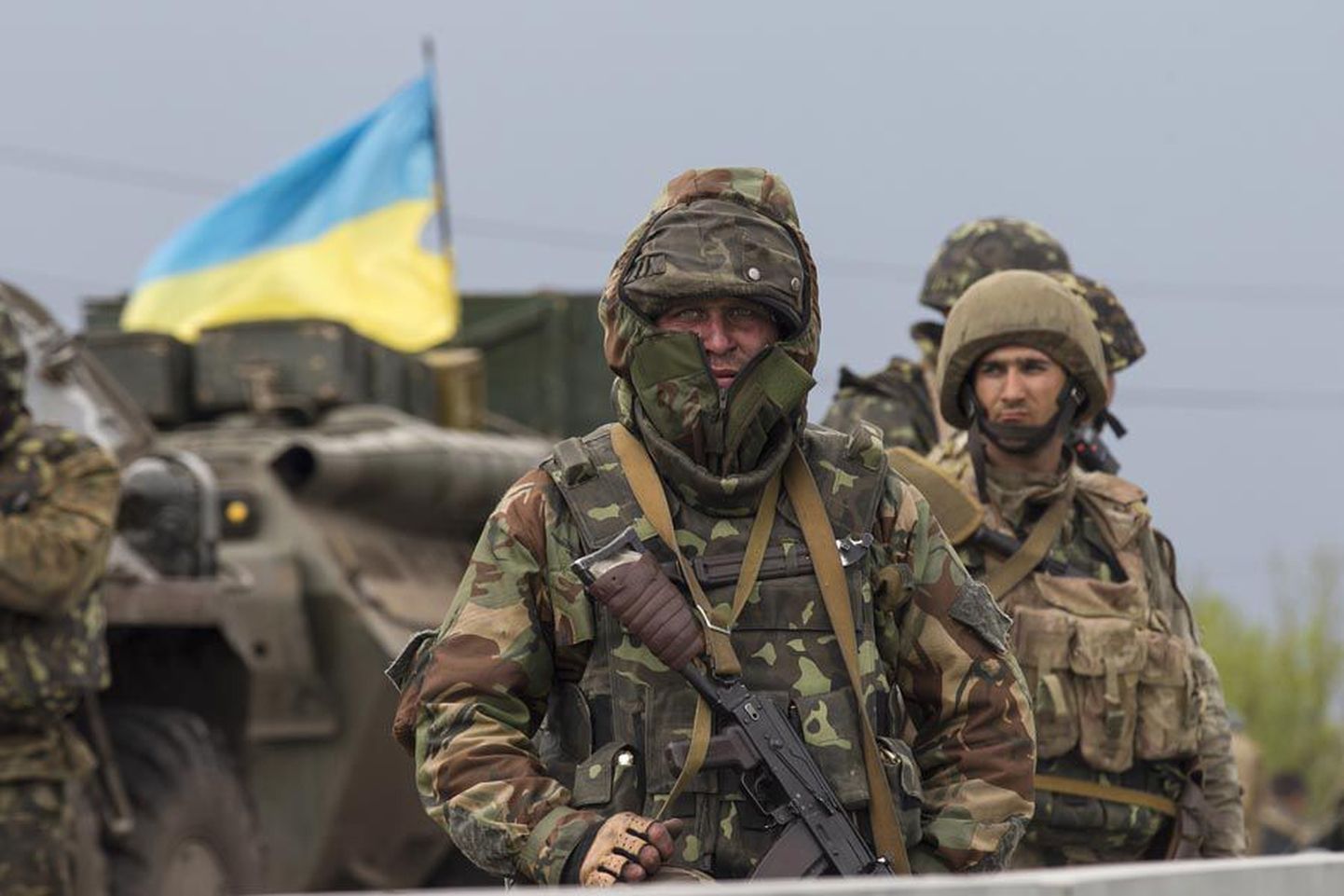 Ukraina sõdurid seisavad Slovjanski lähedal valvepostil.