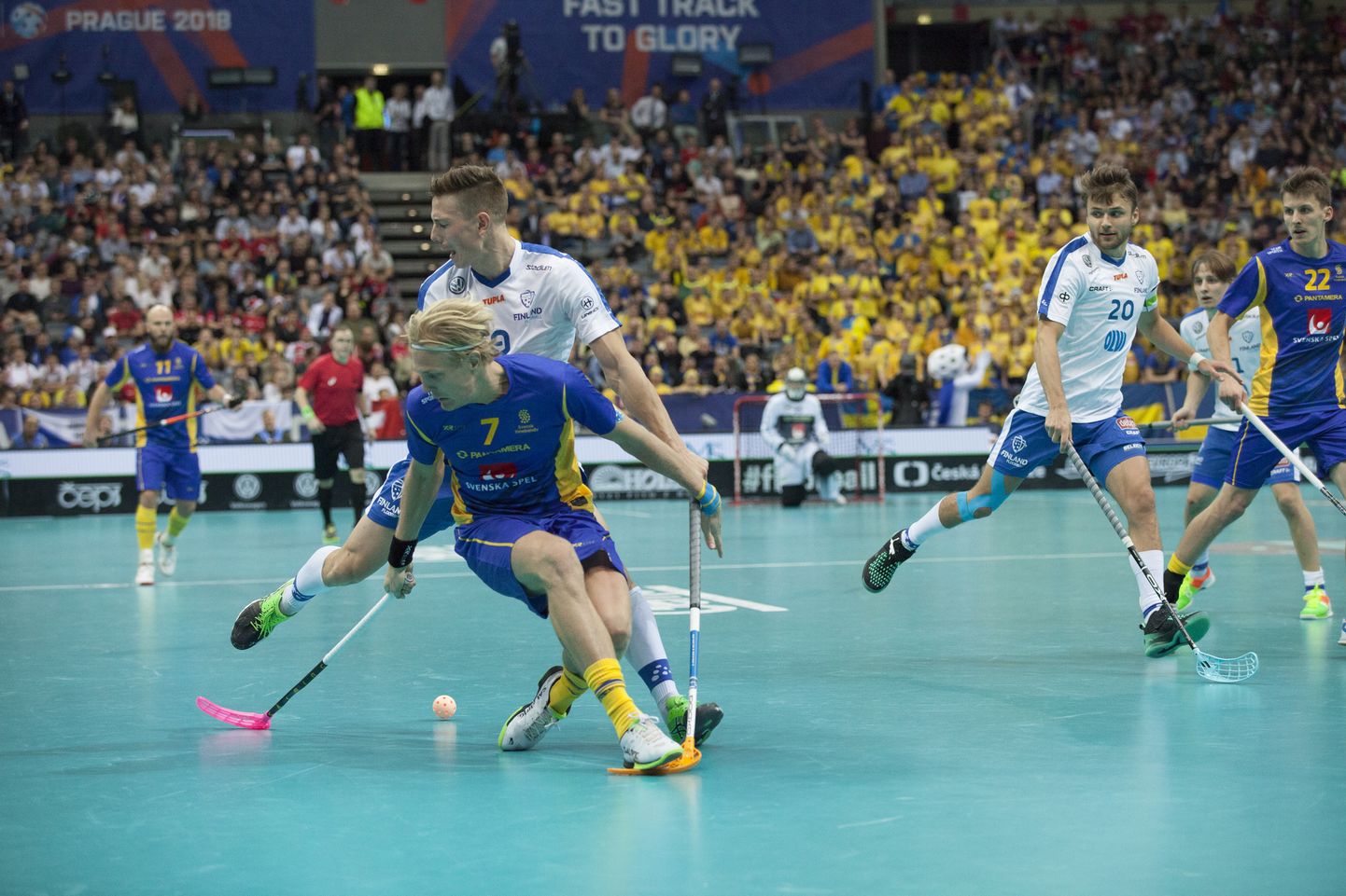 Somijas un Zviedrijas florbolisti spēkojas 2018. gada pasaules čempionāta finālā