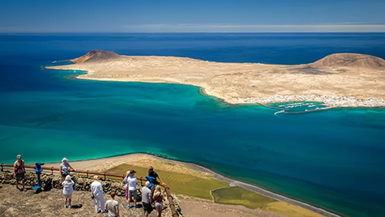 Skats uz La Graciosa no Lansarotes.