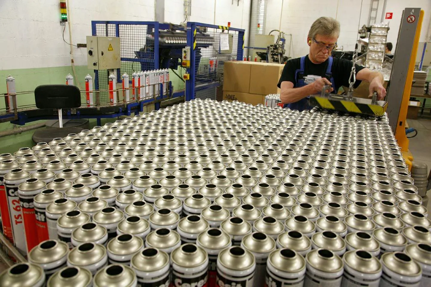 Henkel Makroflex valmistab maailmaturul nõutud kaubamärgiga tooteid, kogenud liinioperaator Ago Parv töötab Pärnu tehases 1996. aastast.