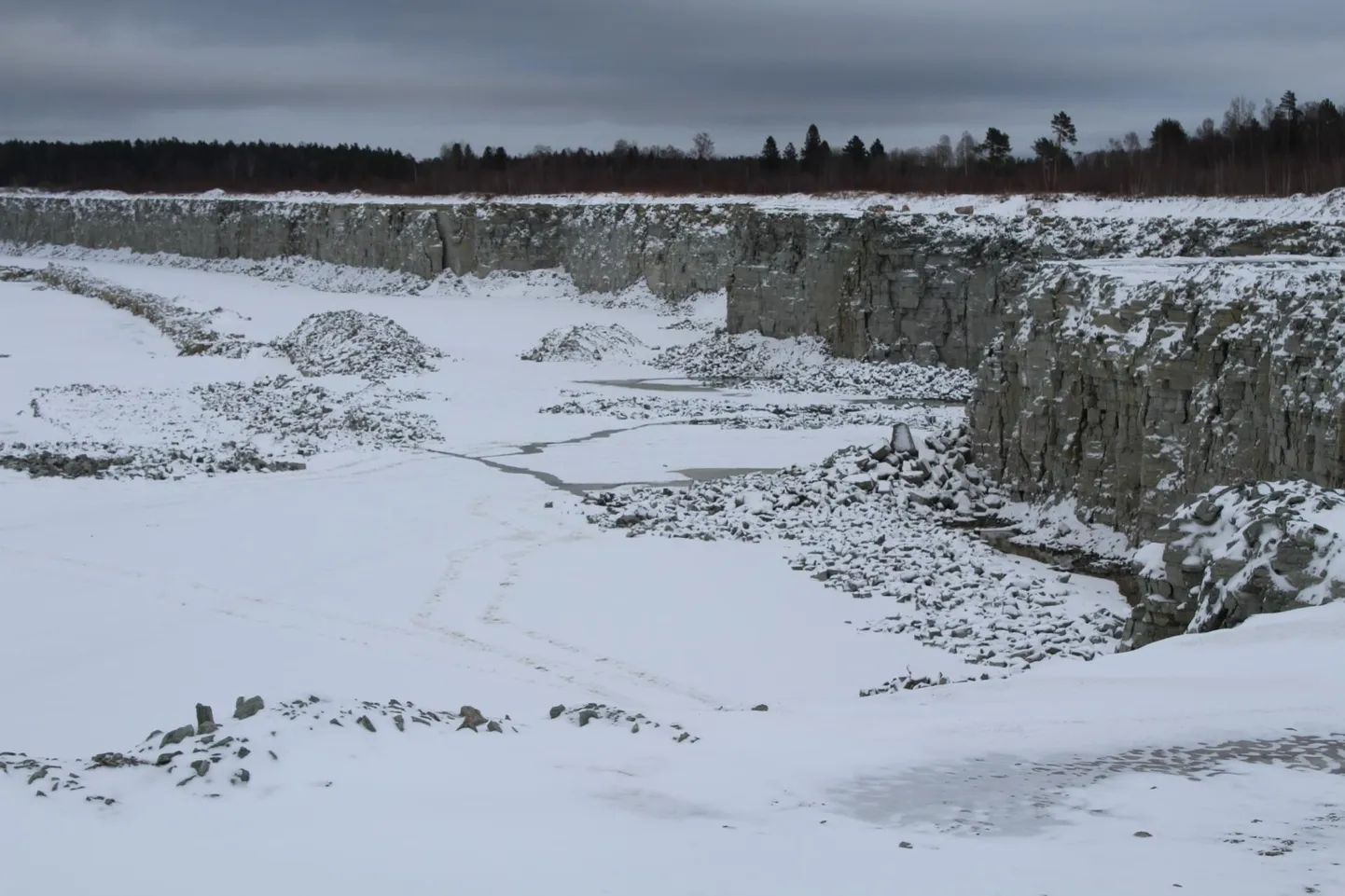 Aru-Lõuna lubjakivikarjäär.