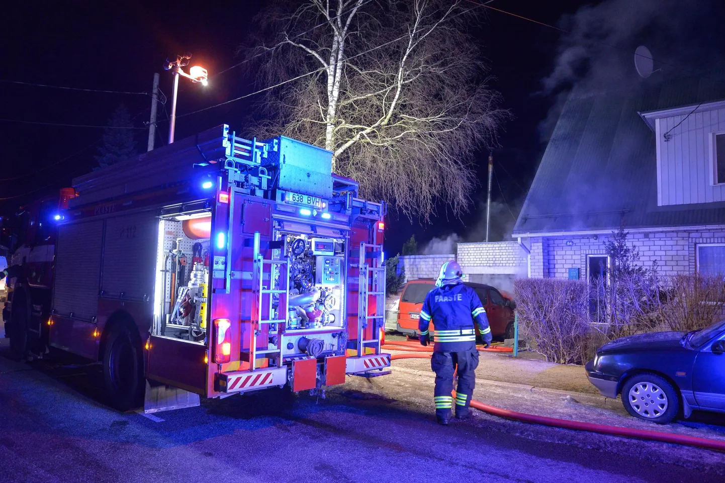 Neljapäeva varahommikul põles Põhja puiesteel majaga kokku ehitatud garaaž.