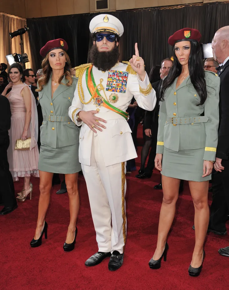 Näitleja Sasha Baron Cohen 2012. aastal Oscarite punasel vaibal.