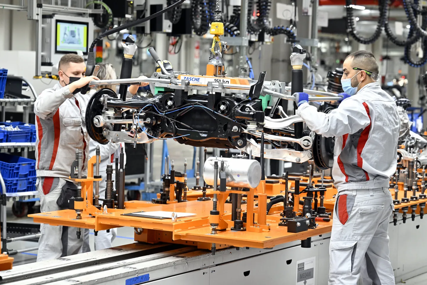 Сборка AUDI e-tron.