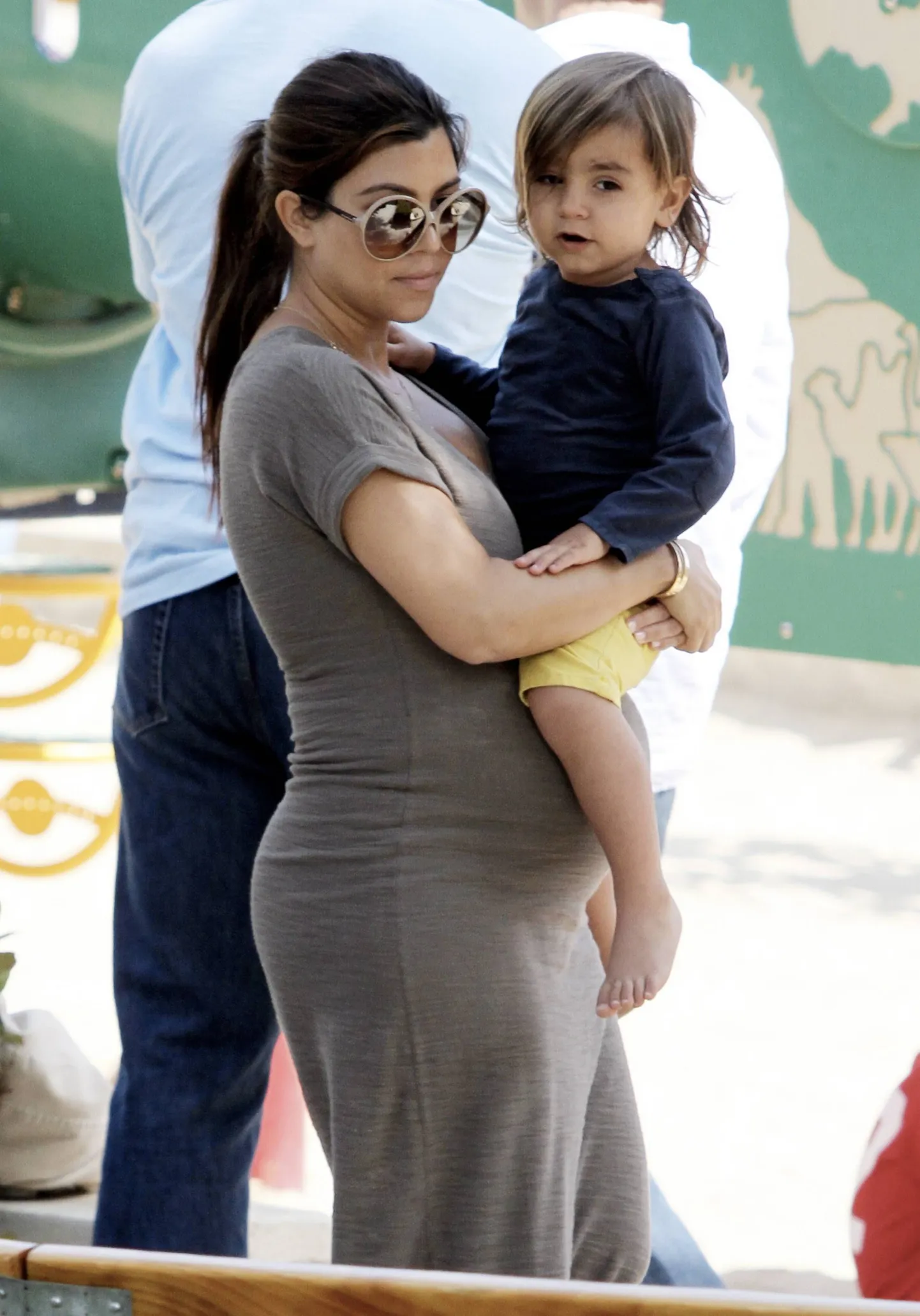 Beebiootel Kourtney Kardashian oma kaheaastase poja Masoniga (6. mai 2012)