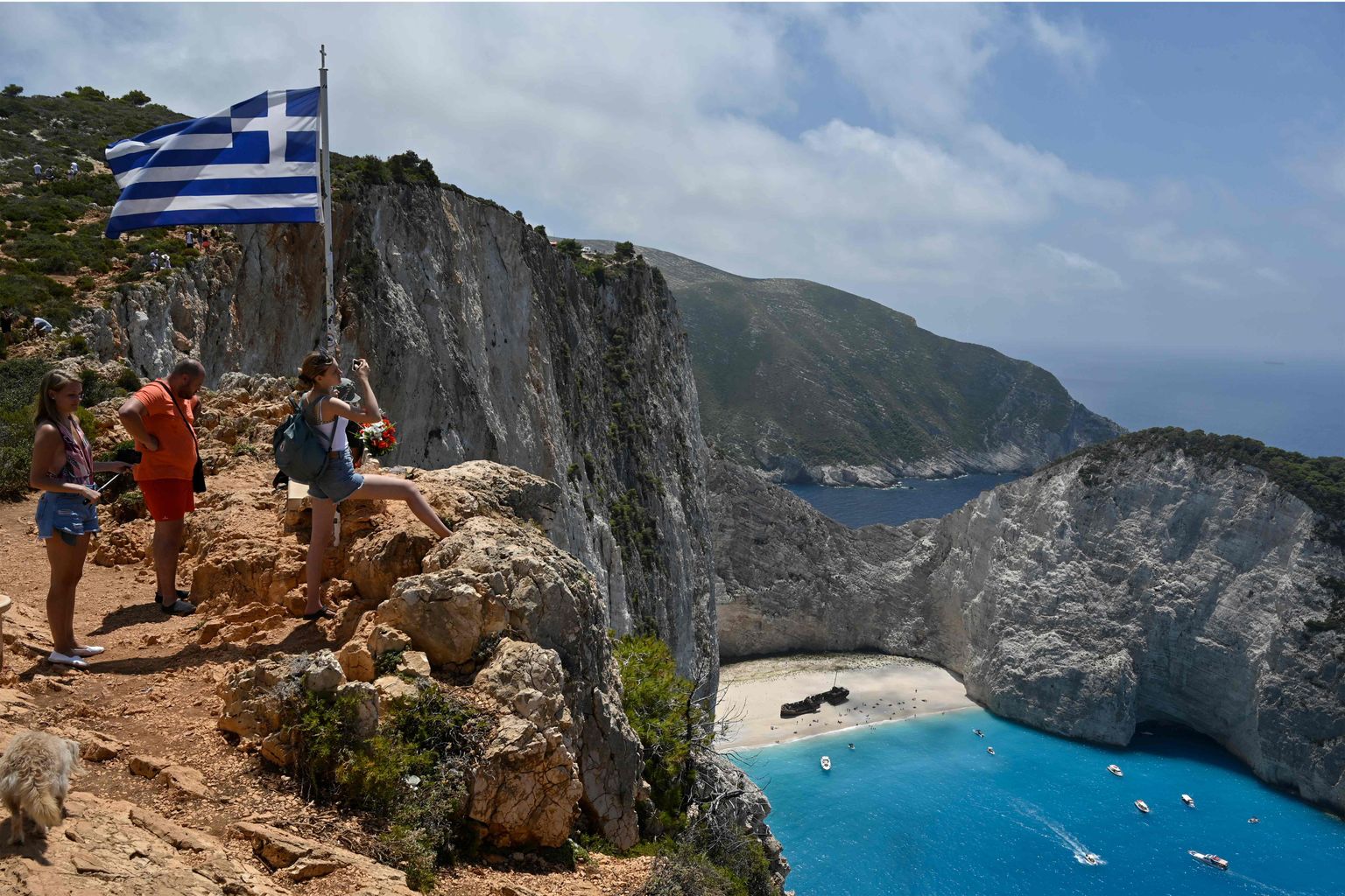 Turistid Kreeka Zakynthose saarel. Louisa GOULIAMAKI / AFP
