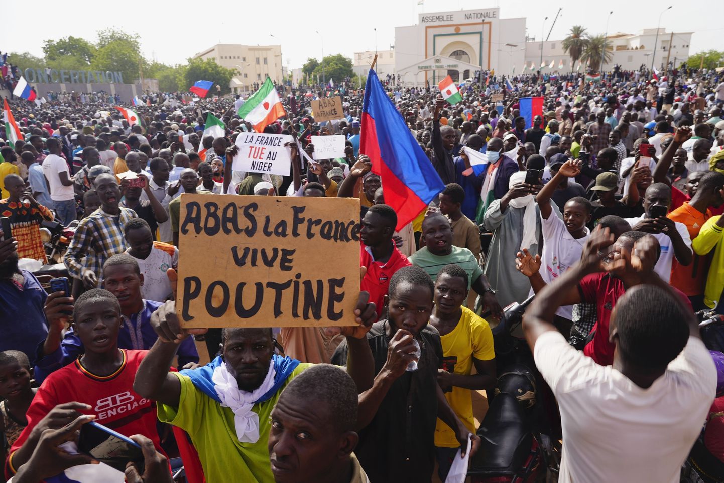 Apvērsumu atbalstošs protests Nigērā.