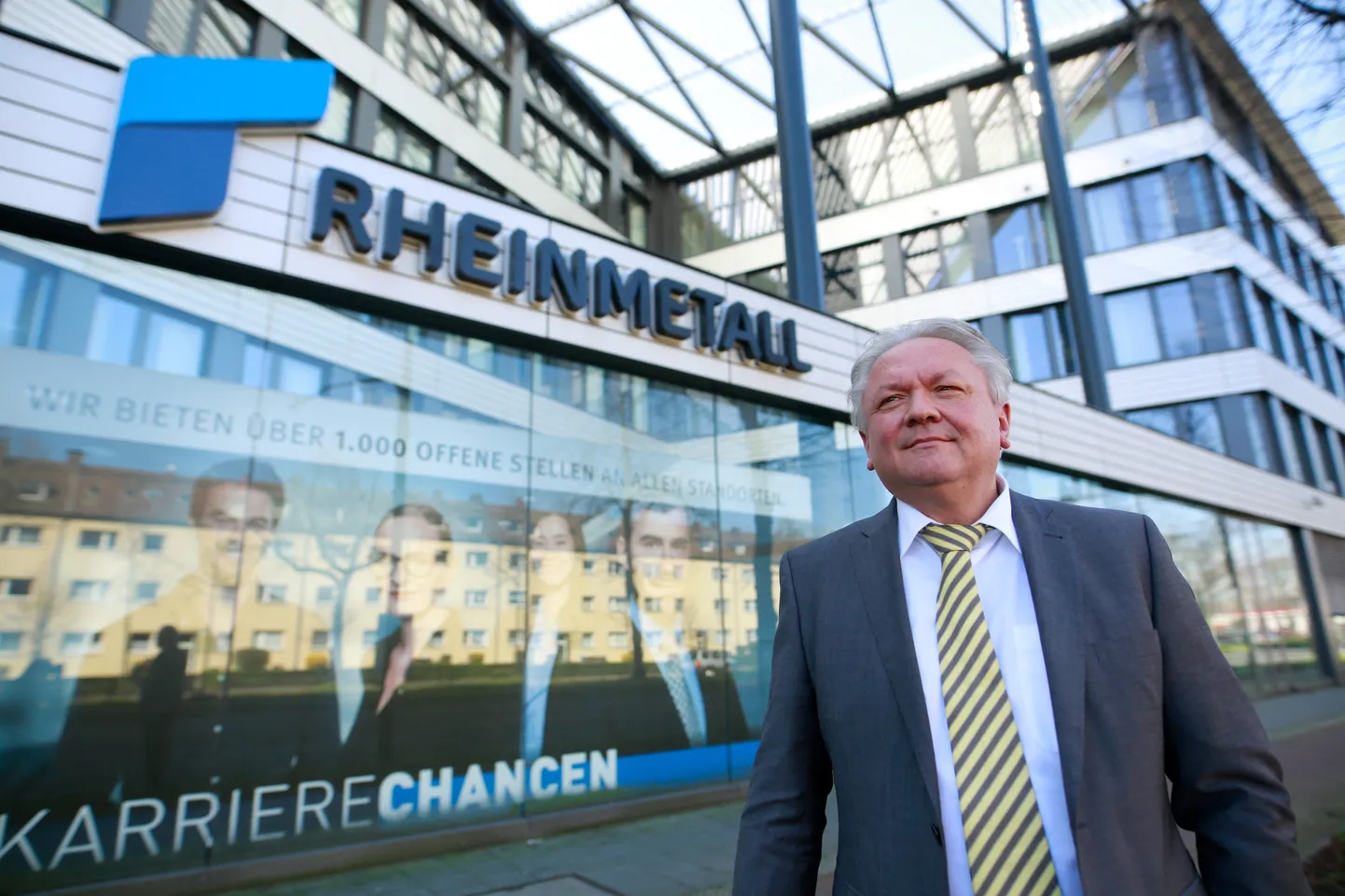 Saksamaa relvatootja Rheinmetall juht Armin Papperger 2020. aastal ettevõtte peakontori ees.