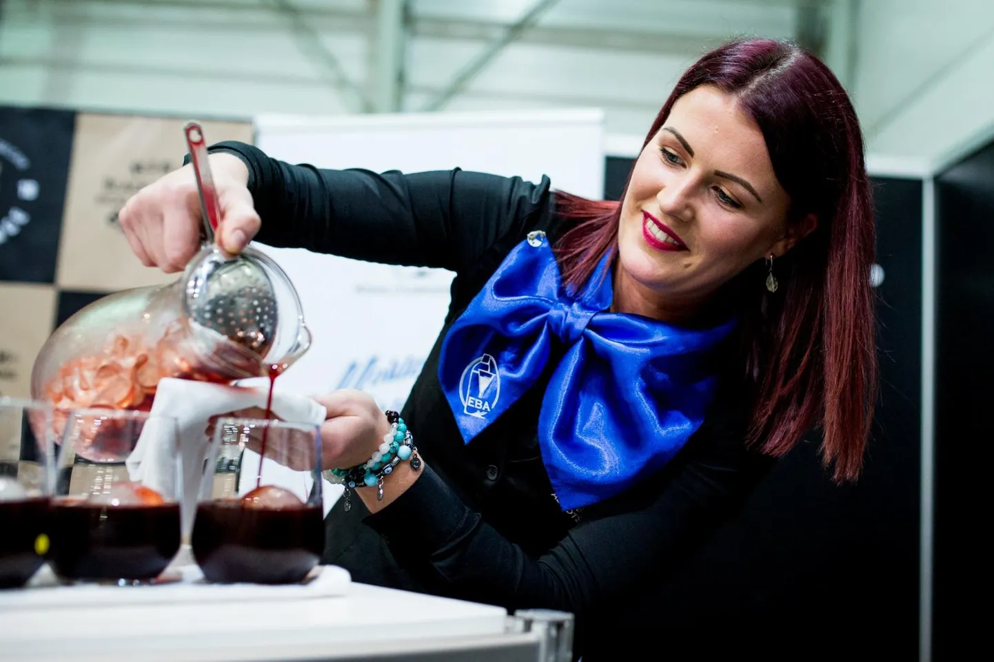 Pärnu Sunset Clubi esindaja Triin Vähi võitis Eesti suurimal toidumessil FoodFest baarmenite mõõduvõtu Riga Black Balsam Global Cocktail Challenge eelvooru.