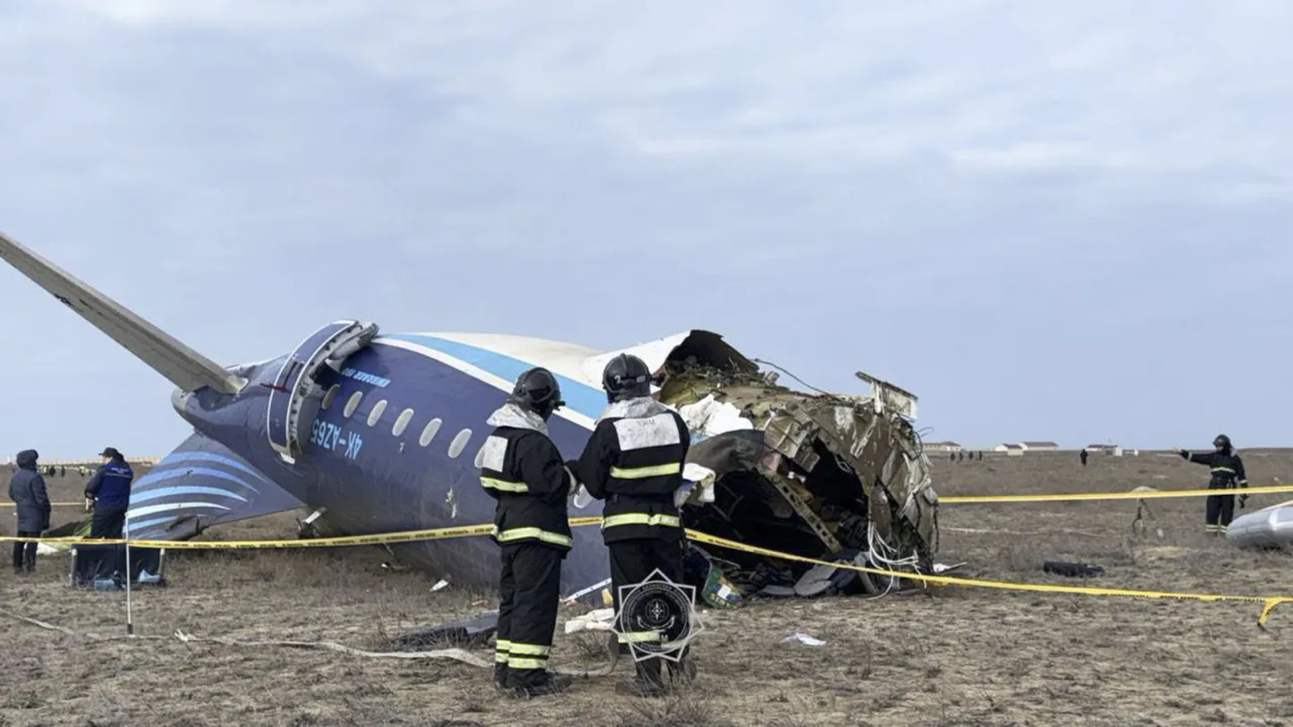 Azerbaijan Airlinesi lennuki rusud.