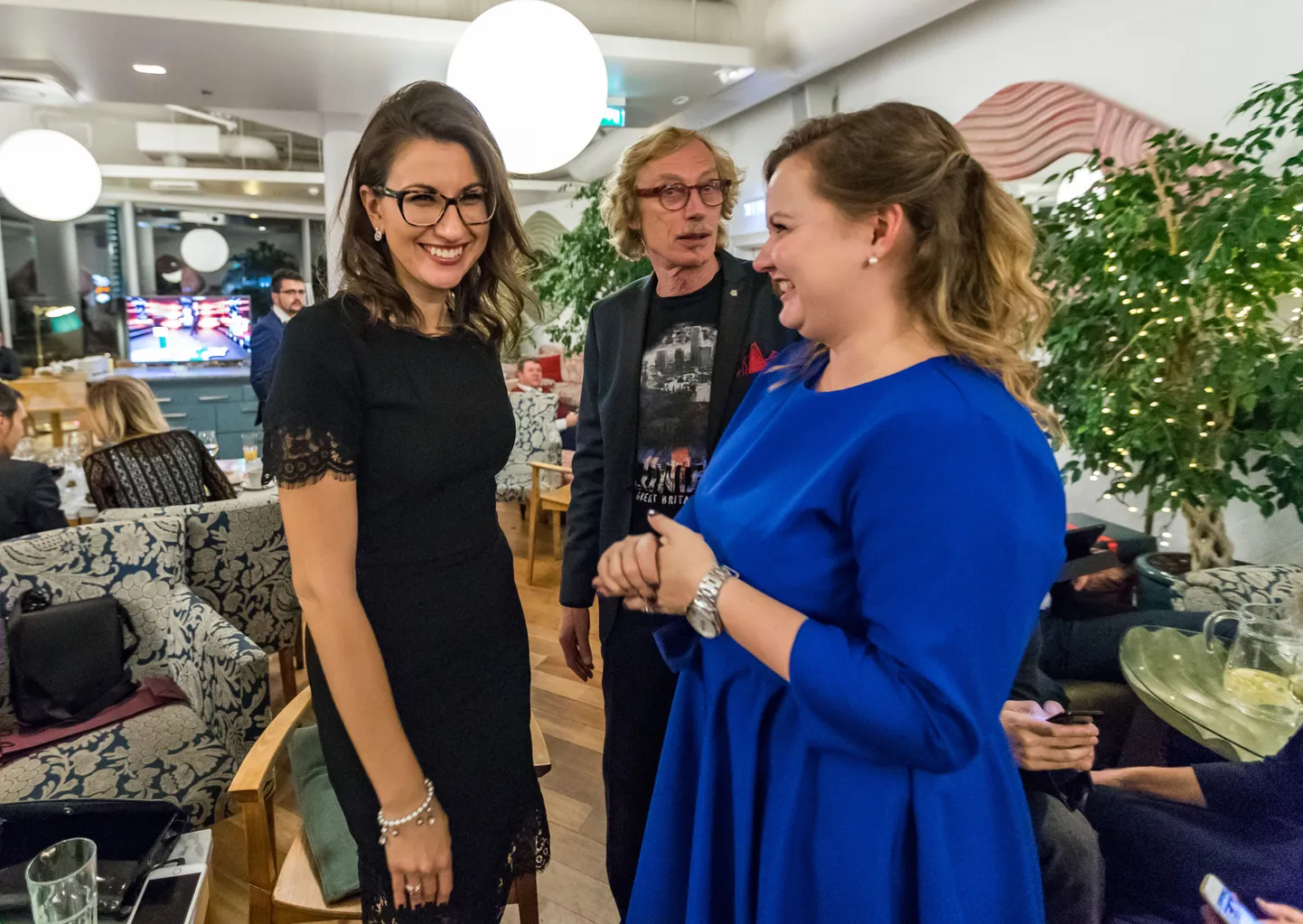Tegusa Tallinna ja Savisaare valimisliidu valimispidu kohvikus Komeet.