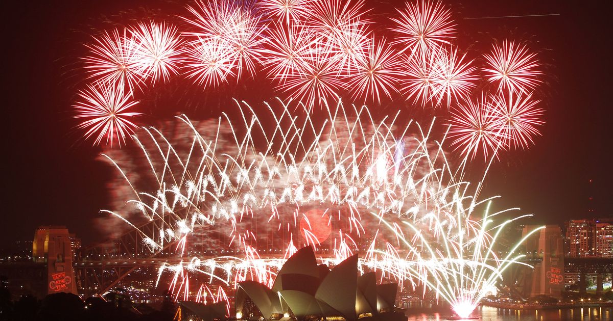 Нового года не будет мир. Новый год в Австралии. Новый год фейерверк. Новогодний фейерверк в Австралии.