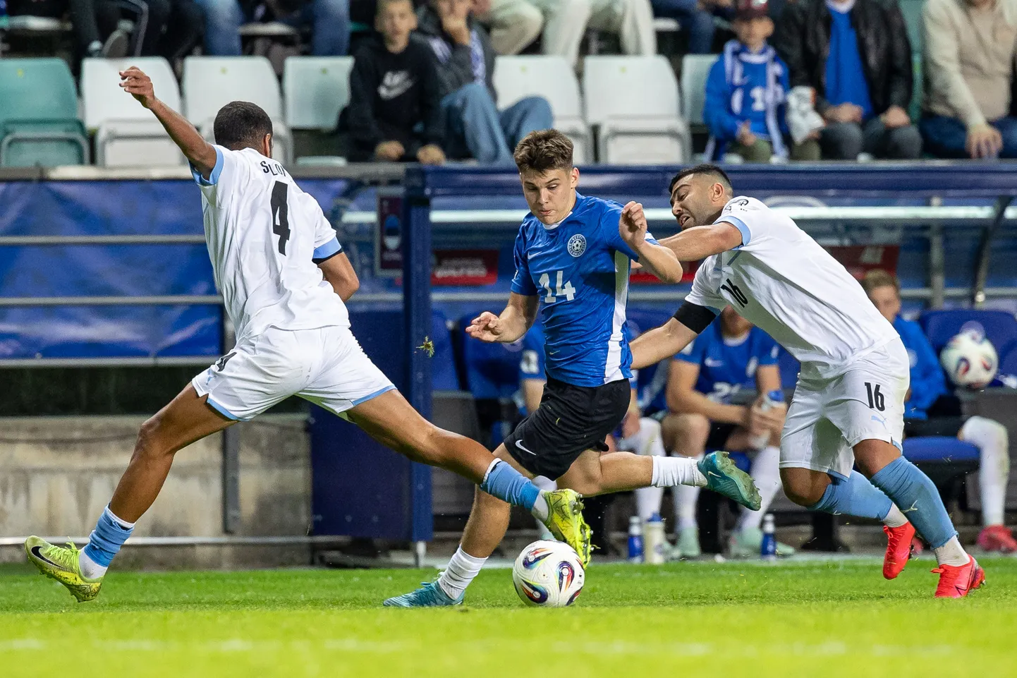 17-aastane Patrik Kristal (nr 14) sekkus vahetusest julgelt ega peljanud ka mitut vastast korraga ette võtta.