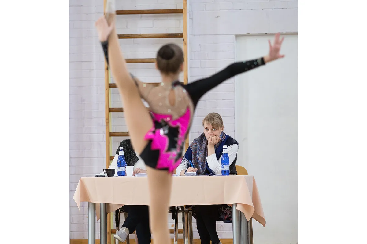 Ilu on vaataja silmades
Kohtuniku hindava pilgu all esitab kava iluvõimleja Vinnis peetud «Lumikellukese».