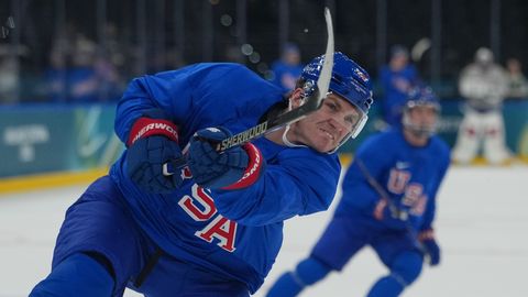 ASV hokeja zvaigzne Tkačaks par Balinski un Vilmani: Viņi ir lepni pārstāvēt Latviju