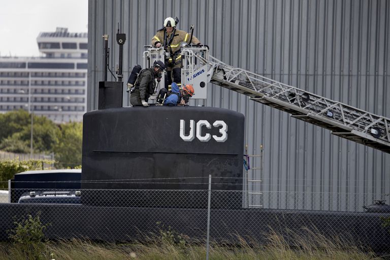 Taani politsei uurimas Peter Madseni UC3 Nautilus allveelaeva
