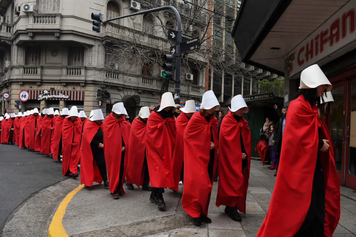 Protestētājas Buenosairesā, Argentīnā, 2018.gada jūnijā