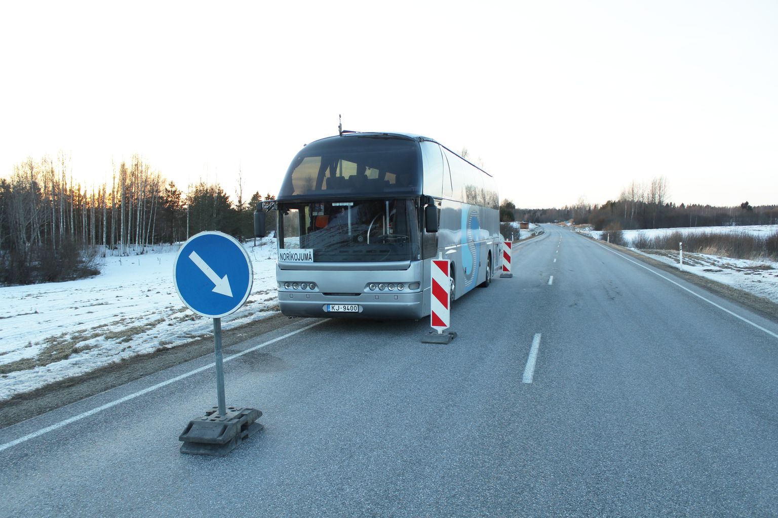 Läti kalameeste süttinud mootoriga buss.