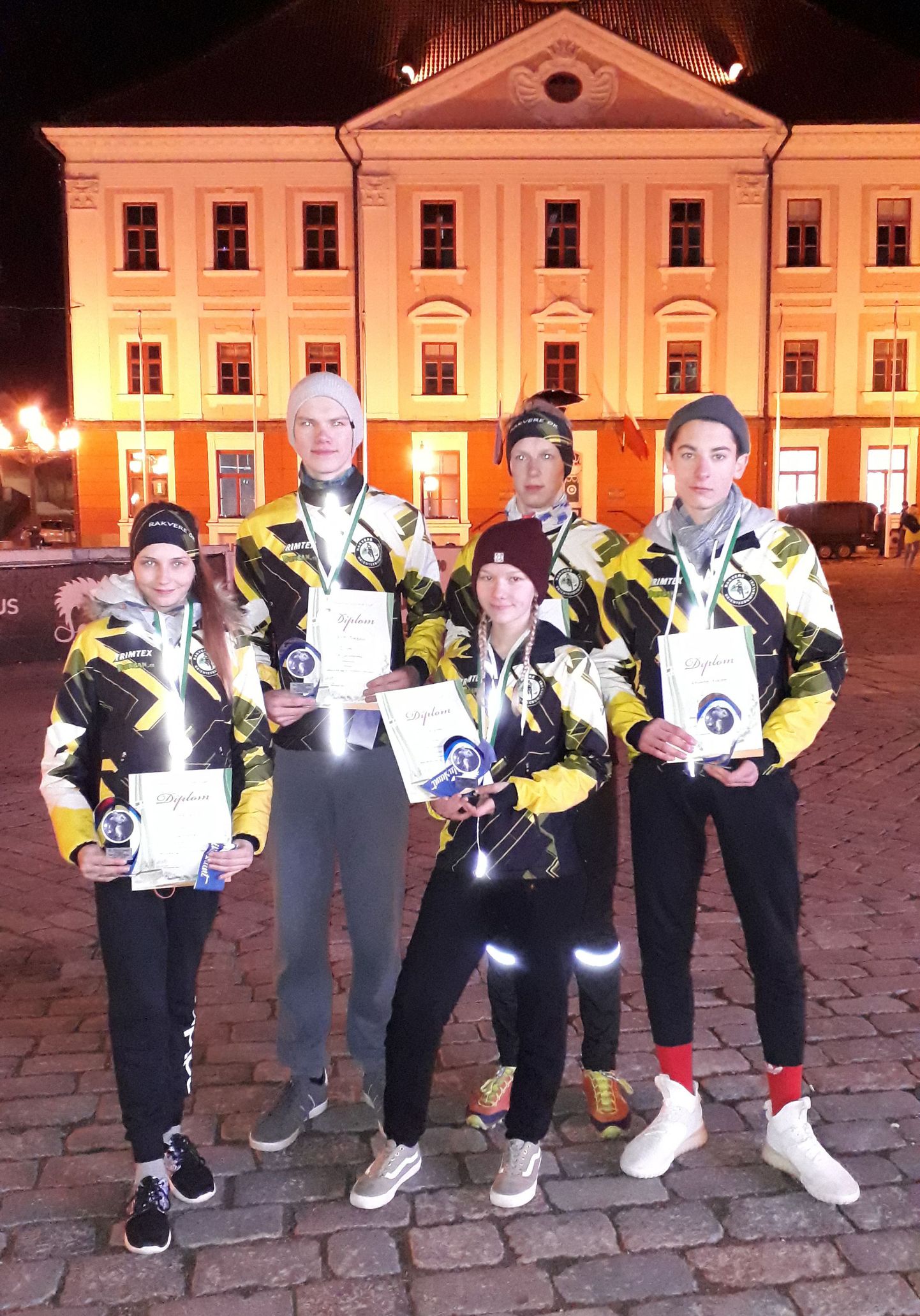 Rakvere Orienteerumis­klubi noorteklassi võistkonda kuulusid  Liis-Marii Kaso (vasakult), Siim Turban, Aigi Einmaa, Sander Pritsik ja Ragnar Rooba.