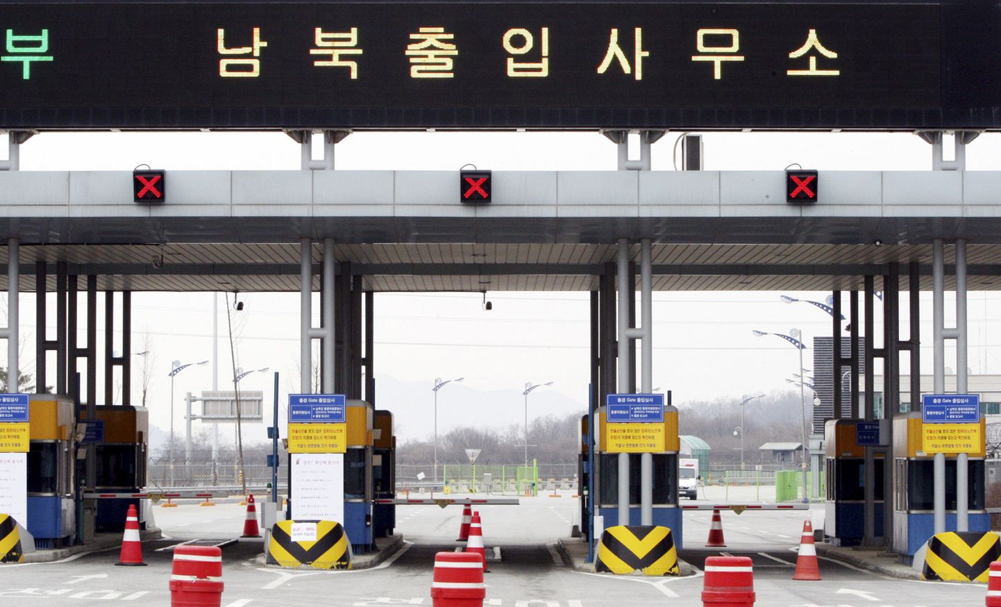 Koreade vahelise transiidipunkti väravad on suletud.
