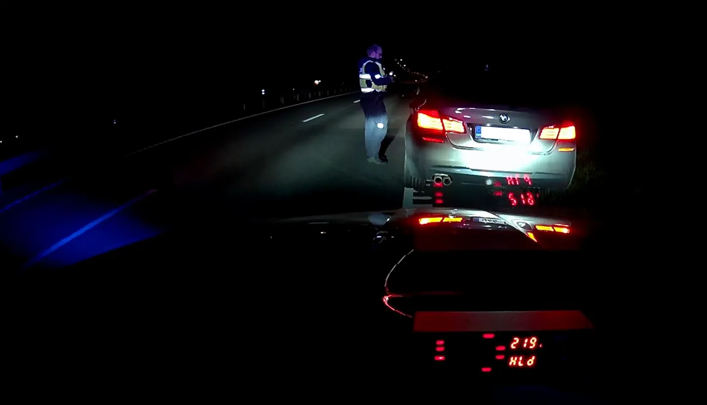Tartu linnaservas Võru maantee neljarealisel teelõigul oli BMW kiiruseks 219 km/h.