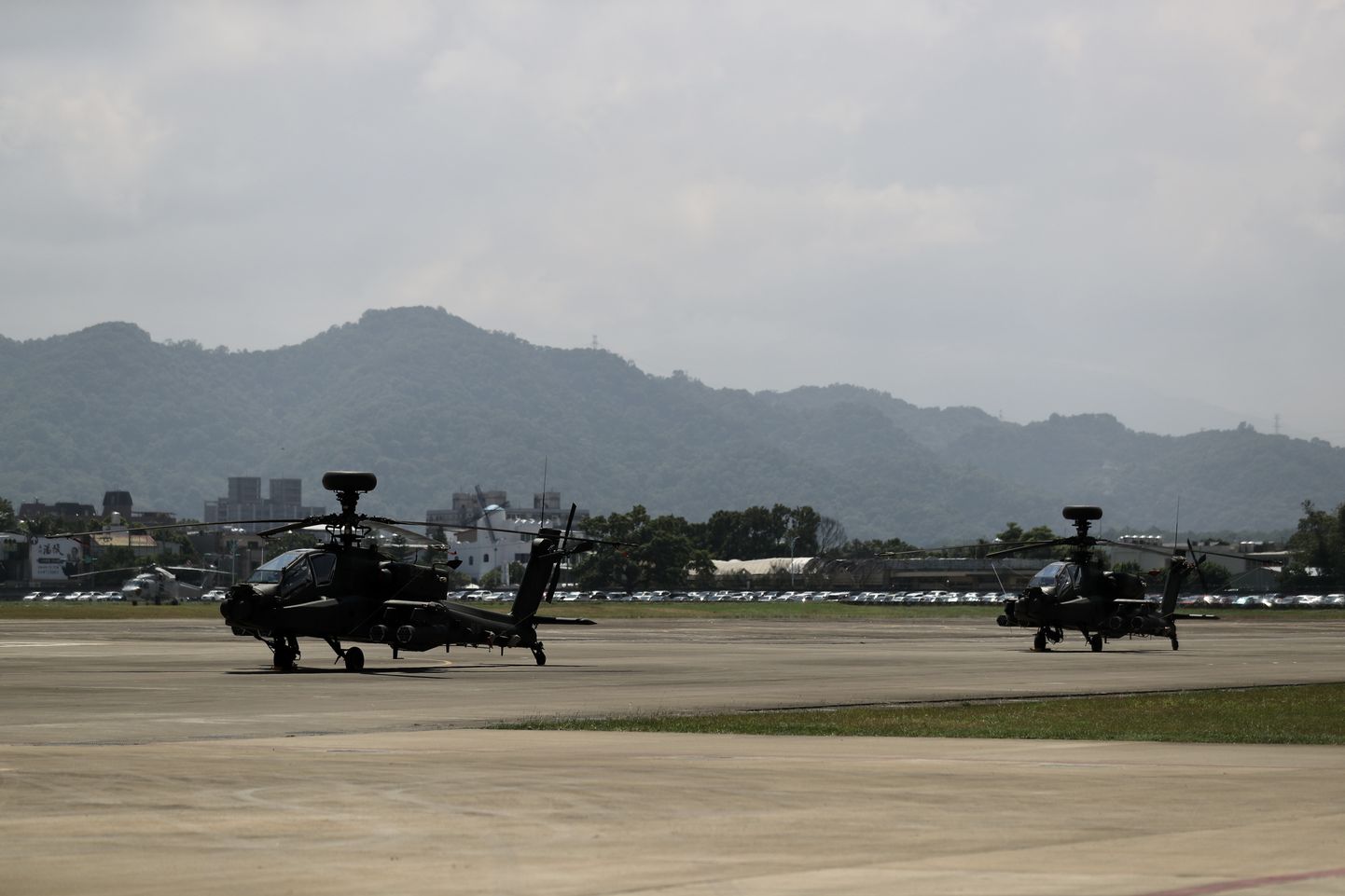 Taiwani Apache helikopterid Taoyuani baasis.