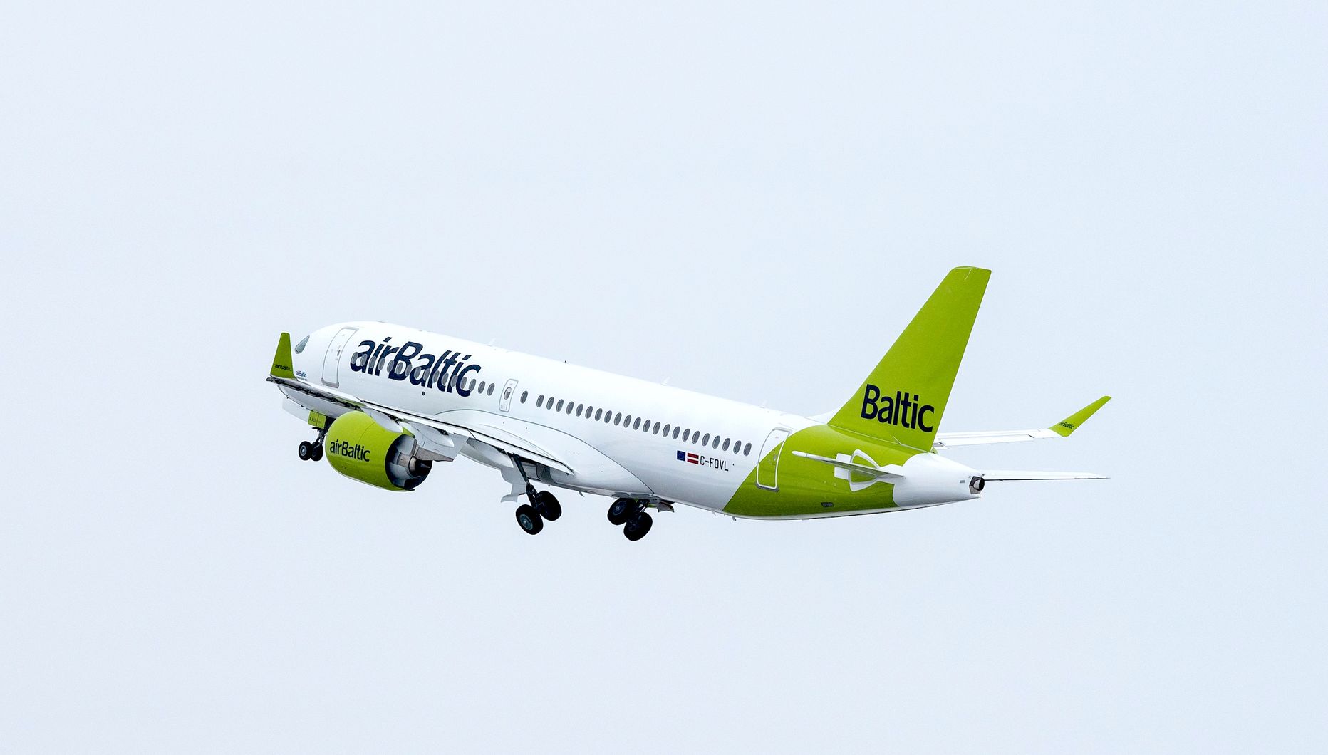 "airBaltic" lidmašīna.