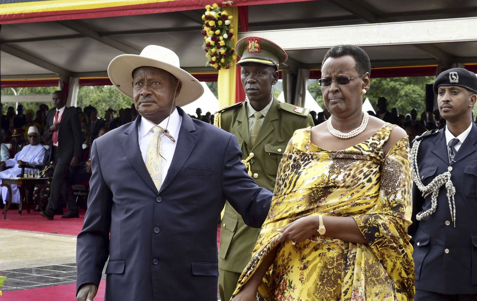 Uganda president Yoweri Musani koos oma abikaasa, haridusministri ametit pidava Janet Museveniga.