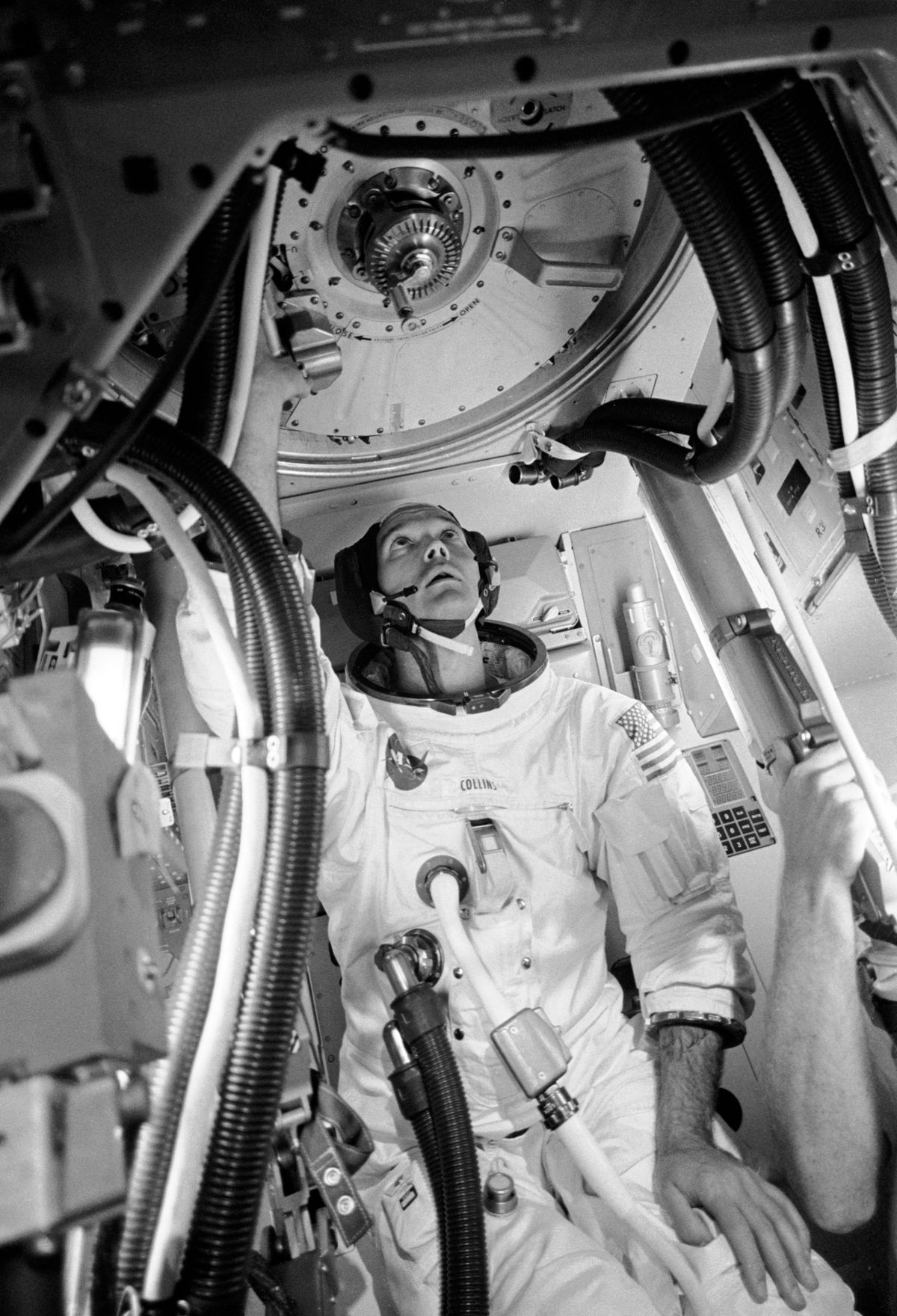 Apollo 11 missiooni kolmas mees MIchael Collins tiirles üksinda ümber kuu orbiidi samal ajal kui Neil Armstron ja Buzz Aldrin kuul käisid.