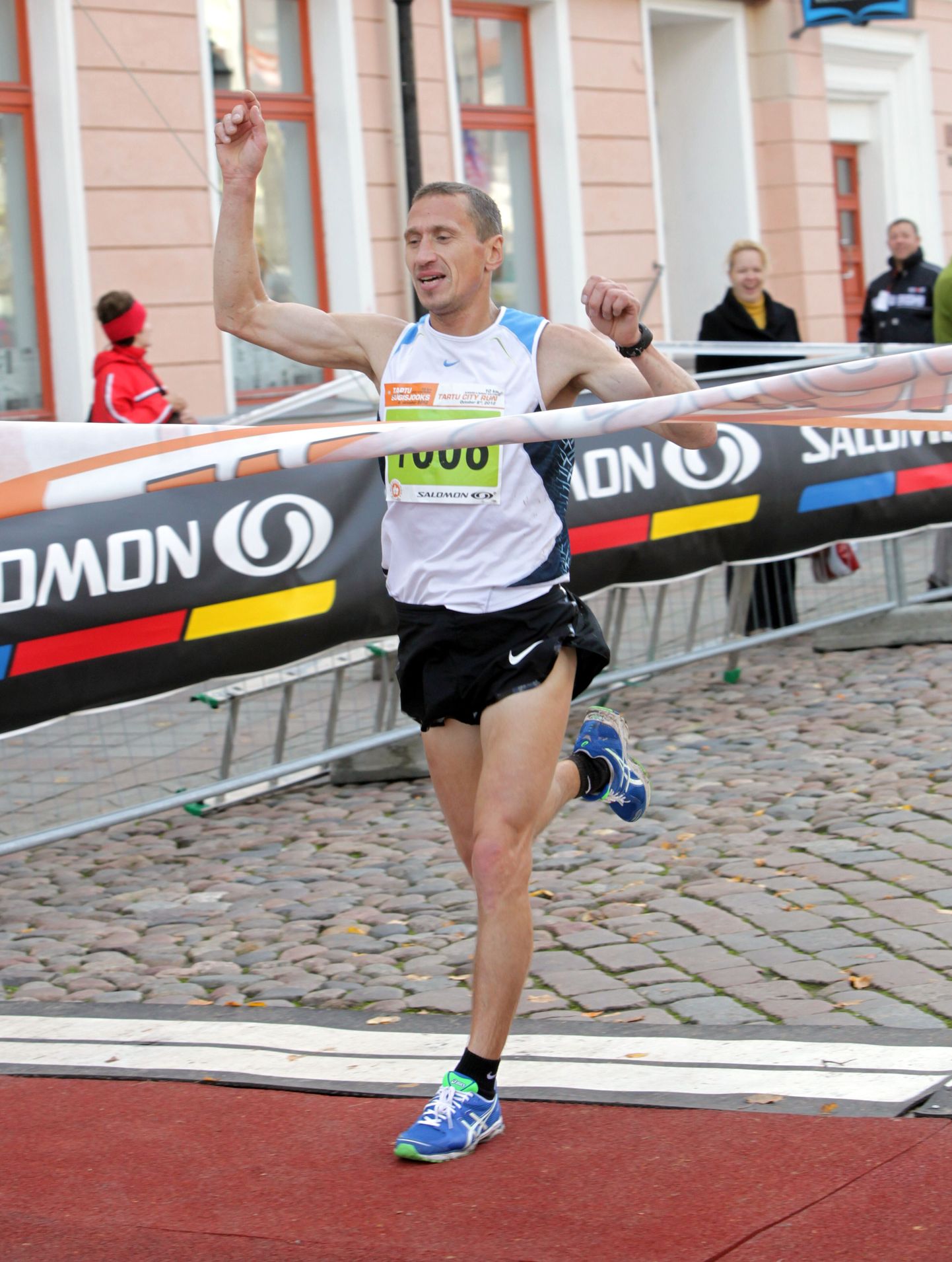 Tartu sügisjooksu võitja Vjatšeslav Košelev lõpetas ajaga 32:40.