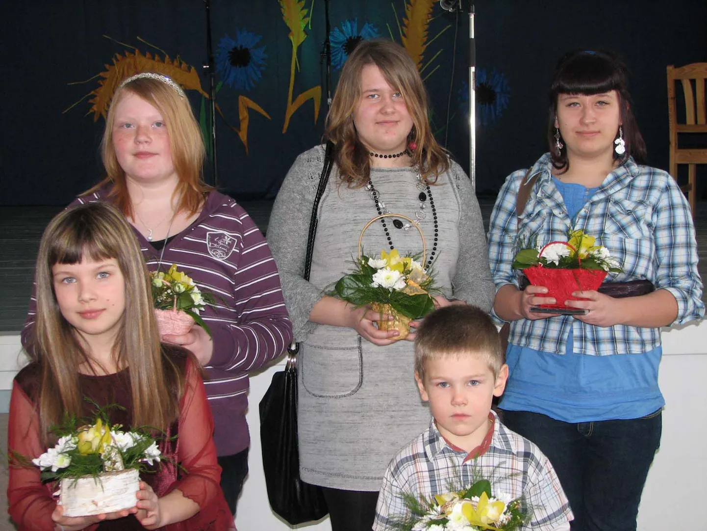 Eliise Aamer ja Rasmus Prii (esireas),  Eleen Jääger, Hanna-Liisa Tamm ja Karin Korka (tagareas).