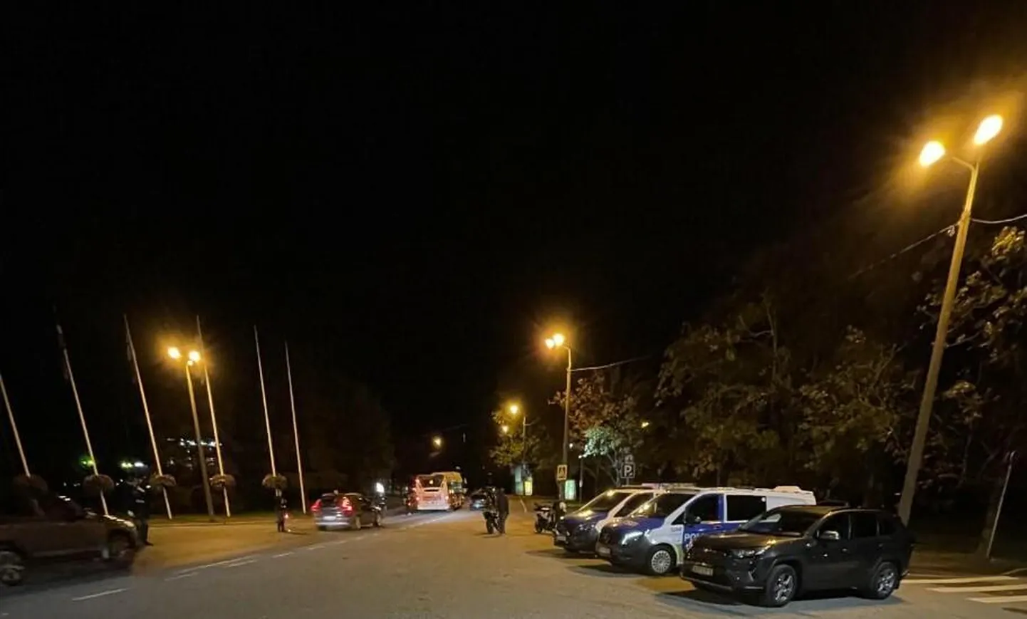 Pärnu Kesklinna silla juures pandi paari tunni jooksul puhuma kõigis võimalikes suundades liikunud sohvrid.