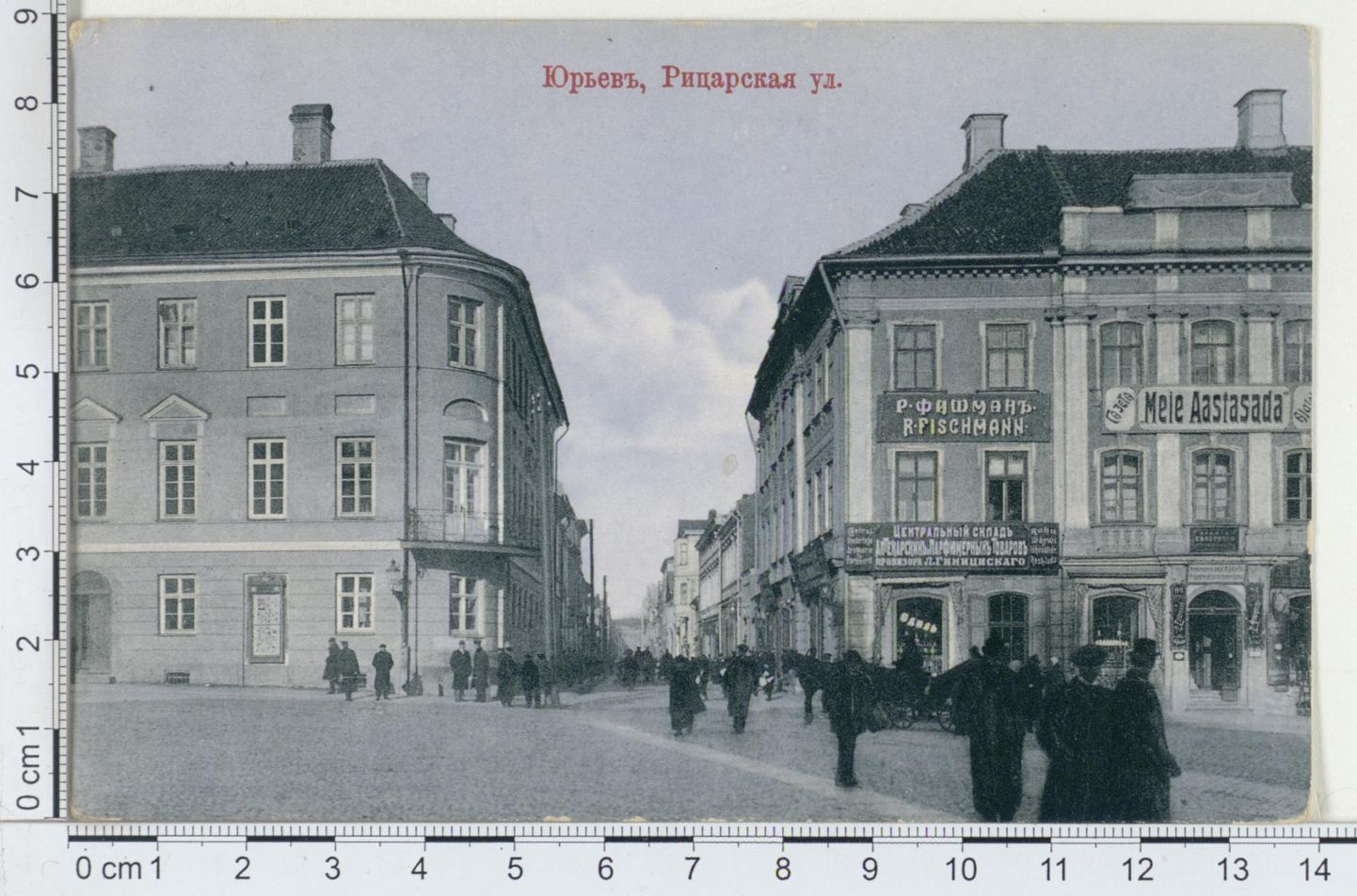 Postkaardile, mis trükitud enne 1914. aastat, on kirillitsas kirjutatud Jurjev, Rüütli tänav.