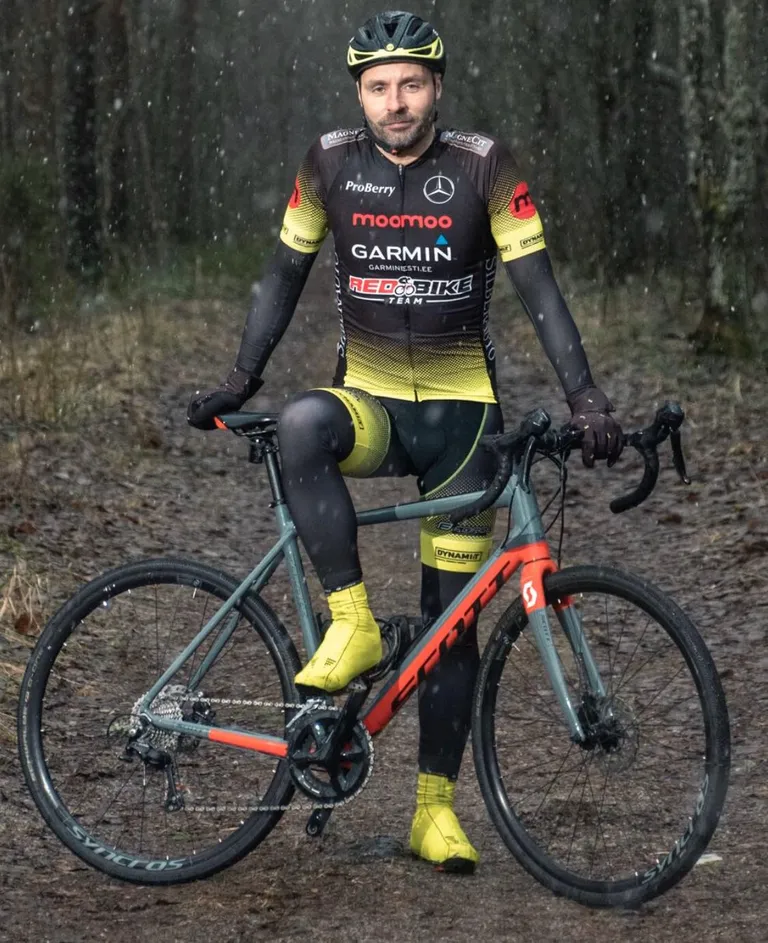 Indrek Raadiku jalgratas pandi pihta.