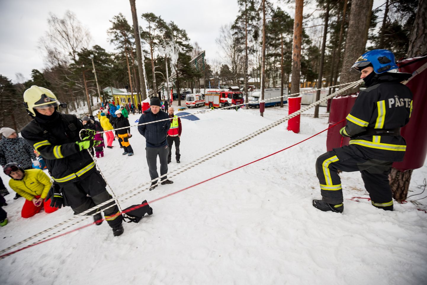 FISi Rahvusvaheline Lumepäev Nõmme Lumepargis. Päästeõppus Tallinna Kiirabi ja Nõmme Päästekomandoga.