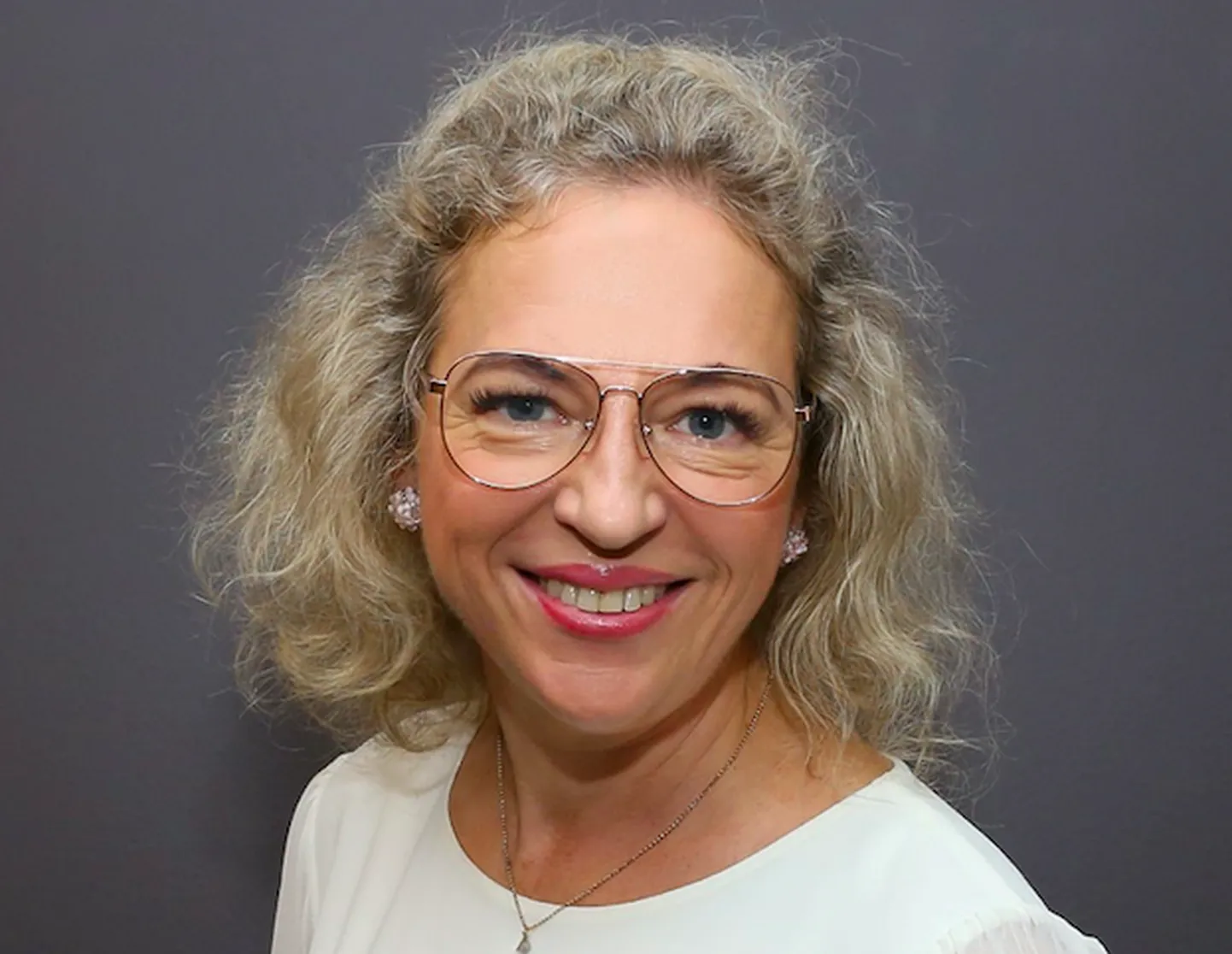 Ester Eomois.