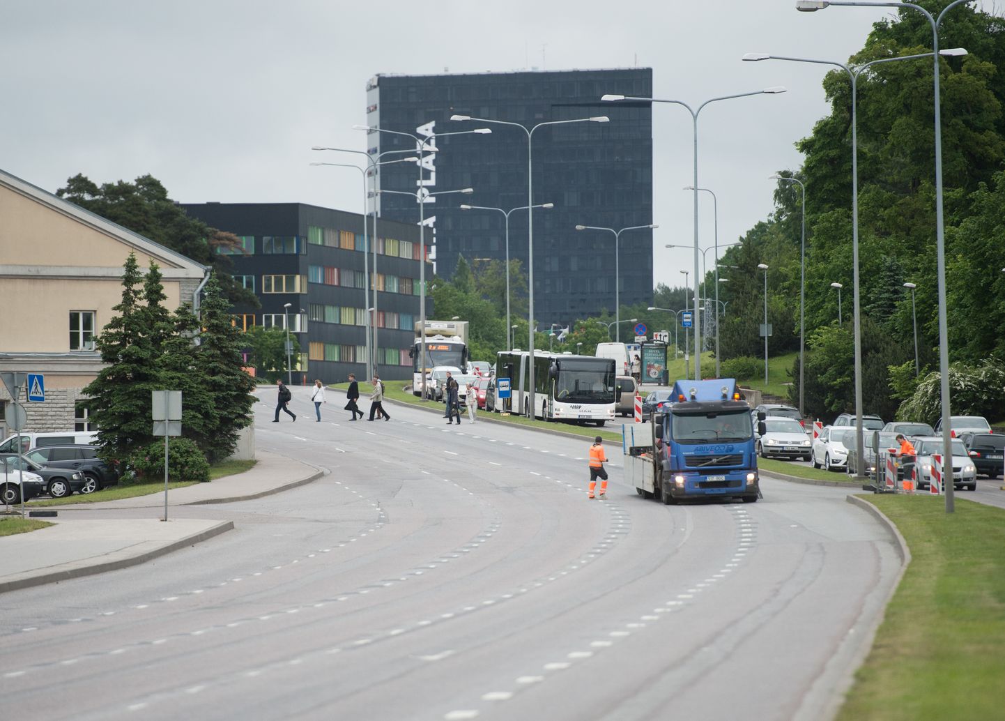 Järvevana tee, Tallinn, 25.06.2015
Tammsaare tee sulgemine. Liiklus Tammsaare ja Järvevana teel.
FOTO: MIHKEL MARIPUU/POSTIMEES