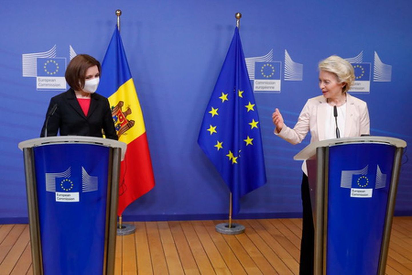 Moldova peaminister Maia Sandu (vasakul) ja Euroopa Komisjoni president Ursula von der Leyen (paremal).