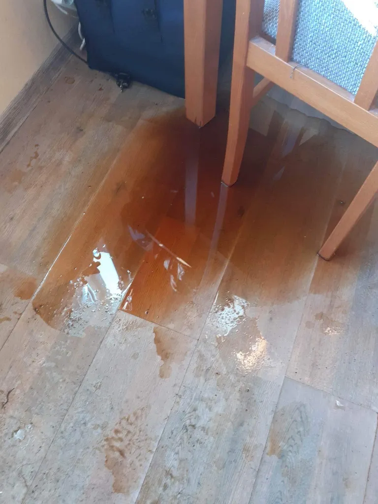 Kolmanda korruse ühe korteri põrand lausa õõtsuvat, kui seal peal käia.