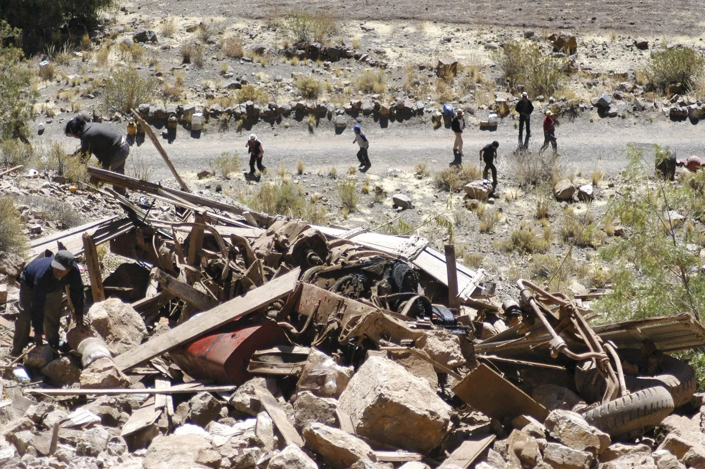 Potosí kaevanduslinna lähedal Boliivias mägiteelt välja sõitnud veoki rusud.