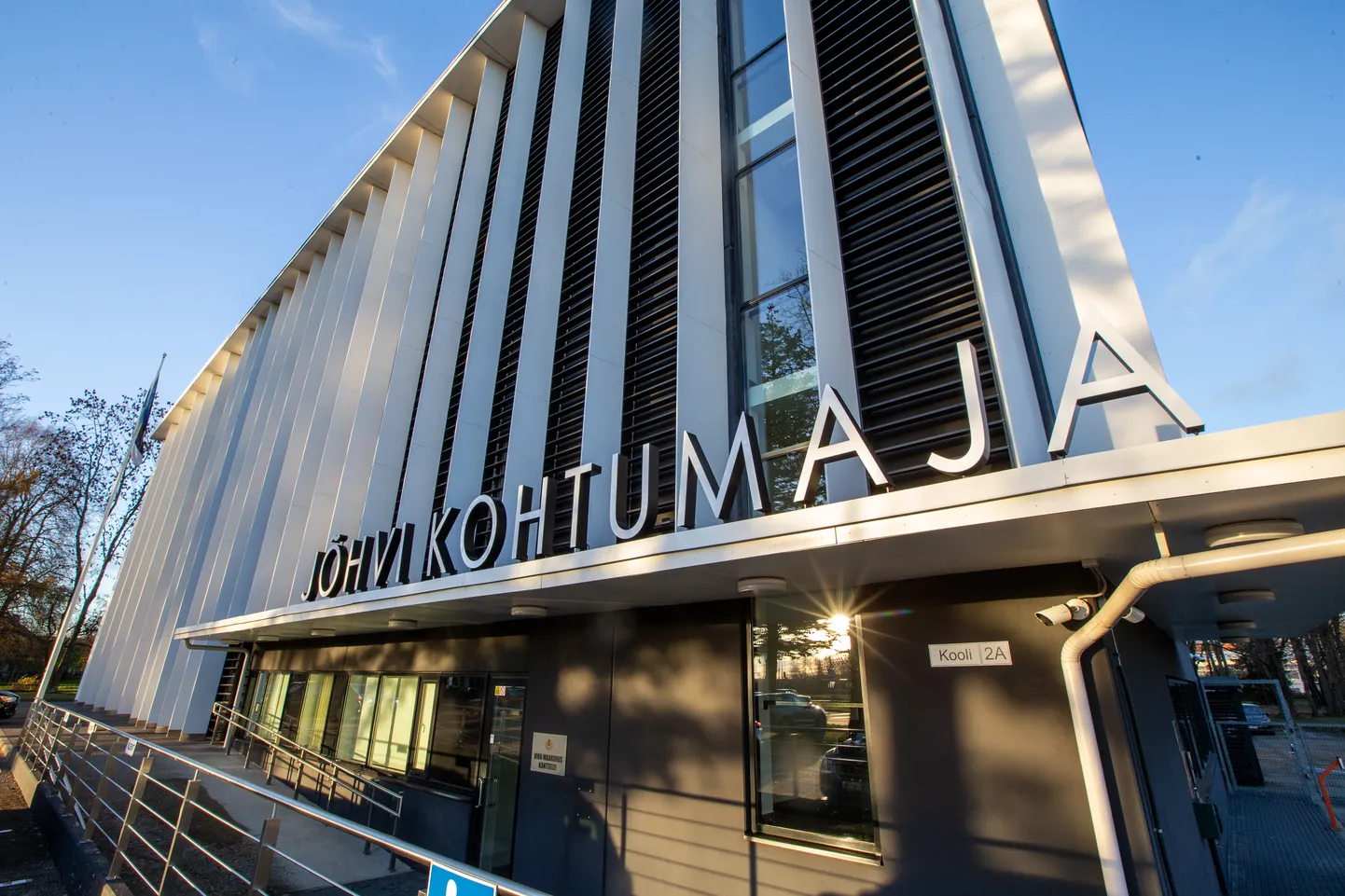 Jõhvi kohtumaja on Virumaa kõige tänapäevasem justiitshoone, kuid riik tahab nüüd selle sulgeda ning viia siinse kohtupidamise üle Narva ja Rakveresse.