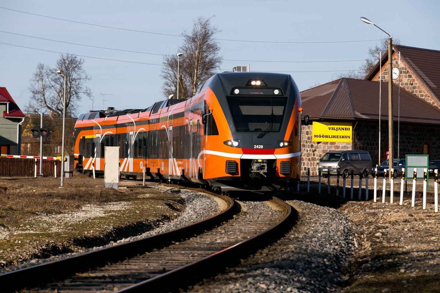 Elroni uus rong. Raudteejaam. Tallinn-Viljandi rong.