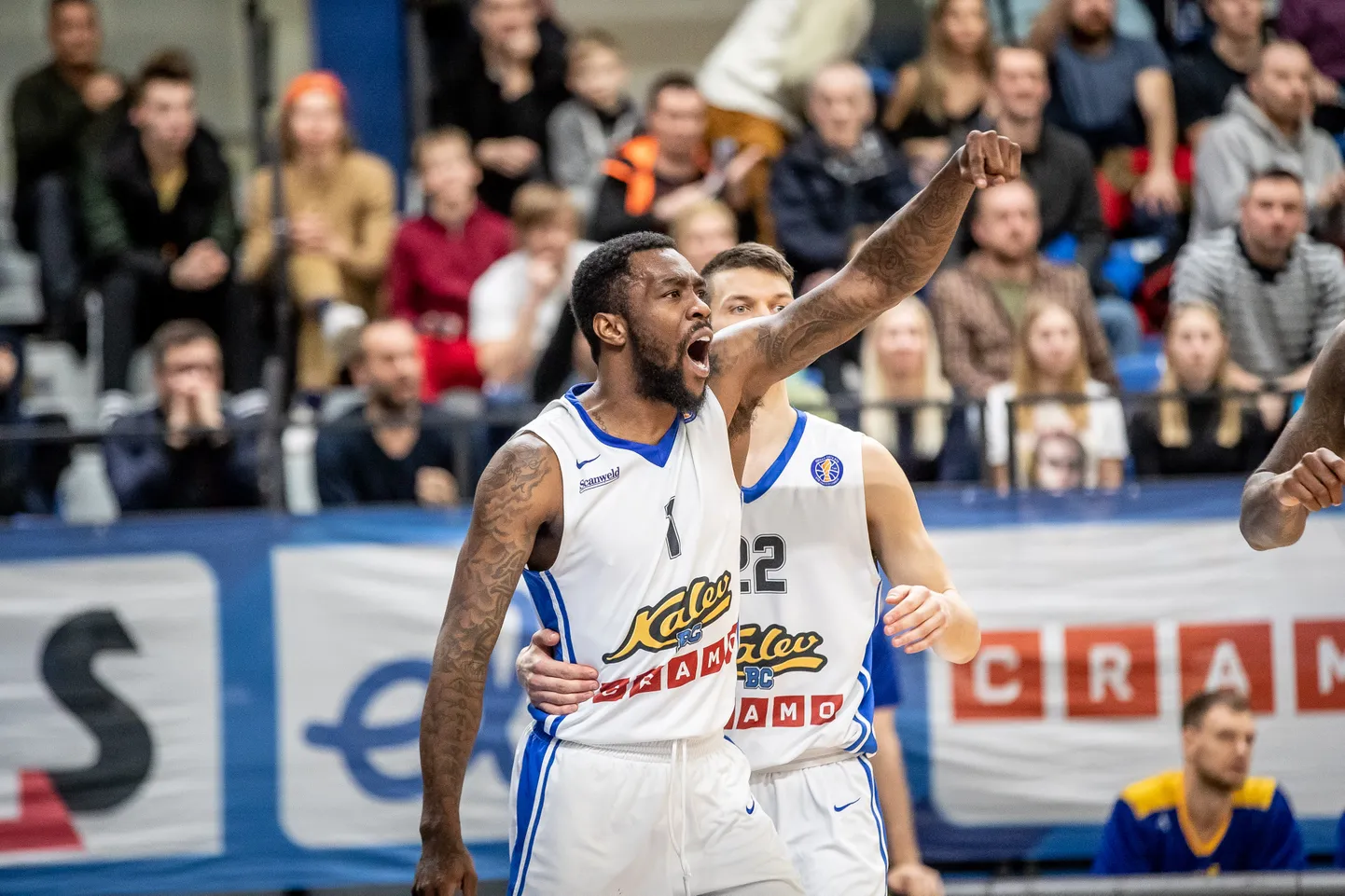 Tony Wroten (esiplaanil) viskas tänases võidumängus 26 punkti.
