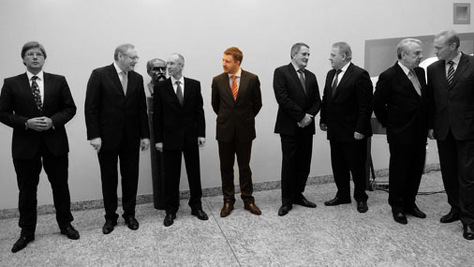 Rīgas domes priekšsēdētājs Nils Ušakovs (no kreisās), bijušie Rīgas mēri Jānis Birks, Aivars Aksenoks, Gundars Bojārs, Andris Ārgalis, Andris Bērziņš, Māris Purgailis un Andris Teikmanis.